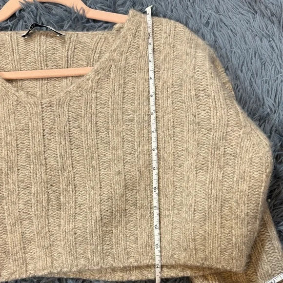 Elegant Beige Women's Crew Neck Sweater - Picture 7 of 7